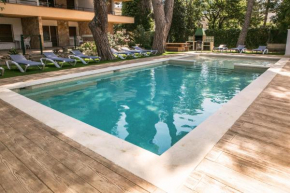 Гостиница RVHotels Apartamentos Benelux  Castell-Platja d’Aro